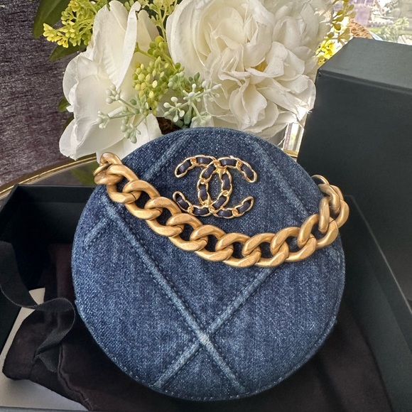 Chanel 19 denim round bag cross body - Picture 1 of 12
